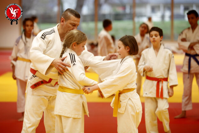 Judo infantil y juvenil, aprendizaje y valores deportivos.